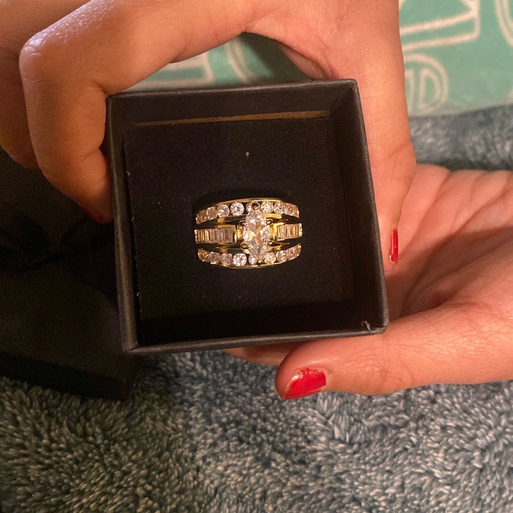 fashion jewelry reposhing bought a size 7 but a bit big on me